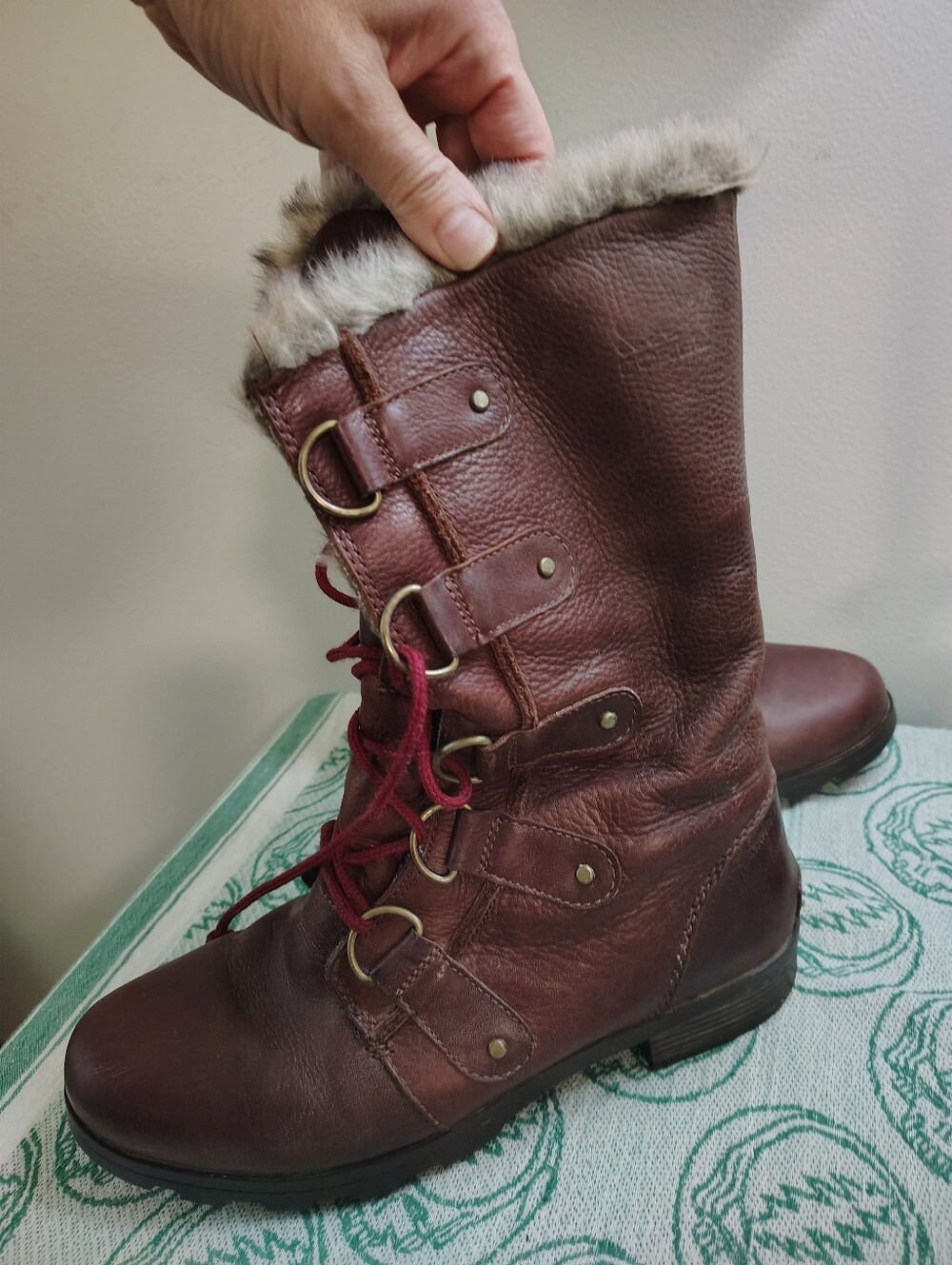 Sorel Faux-Fur Trim Brown Lace-Up Women's Winter Boots.